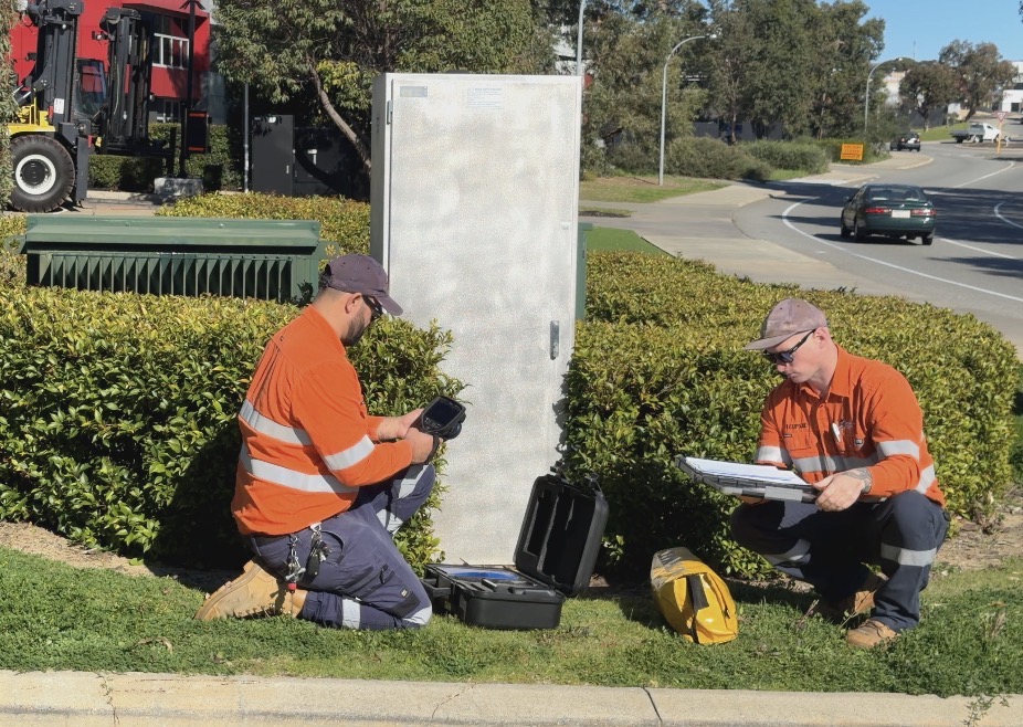 Two electricians carrying out an outdoor thermal inspection